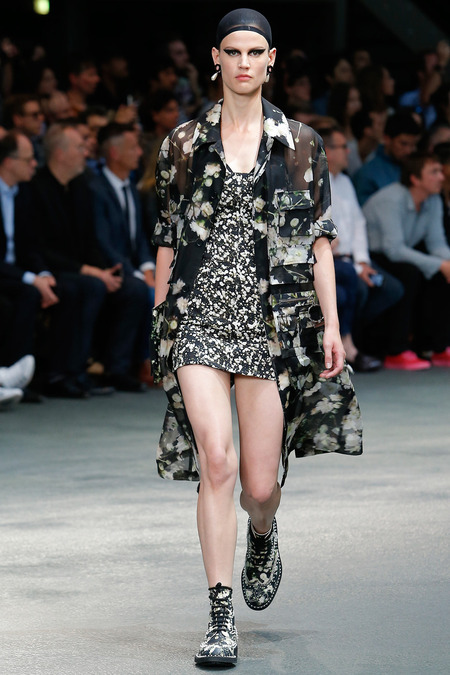 images/cast/20151000010000001=Resort 2015 COLOUR'S COMPANY fabrics x=Givenchy