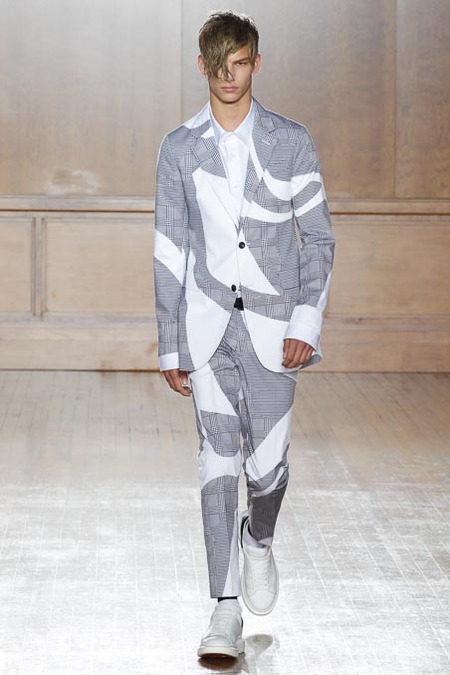 images/cast/20151000020000001=Man SS 2015 COLOUR'S COMPANY fabrics x=Alexander McQueen