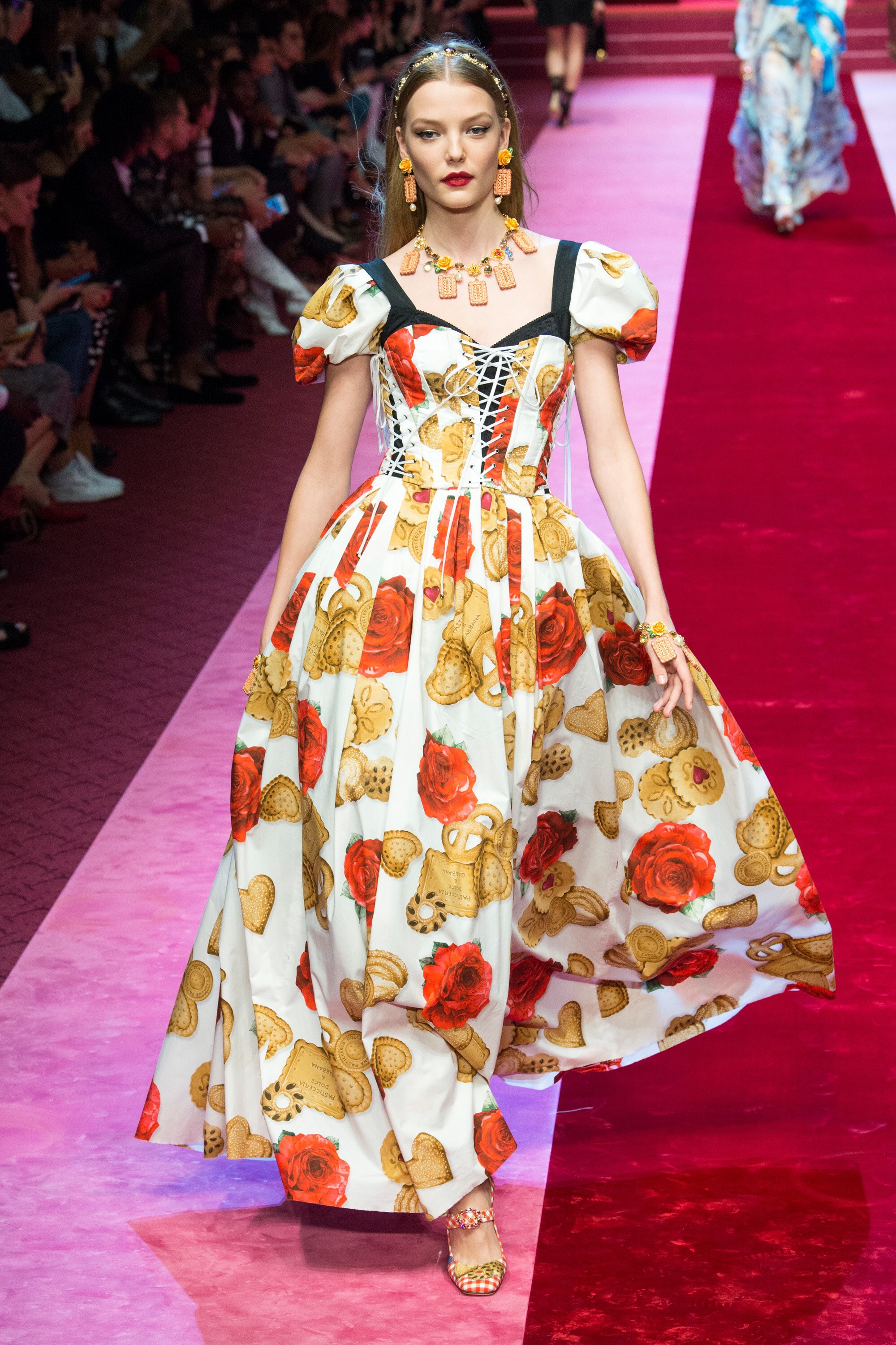images/cast/20181000030000060=Summer 2018 COLOUR'S COMPANY fabrics x=Dolce & Gabbana