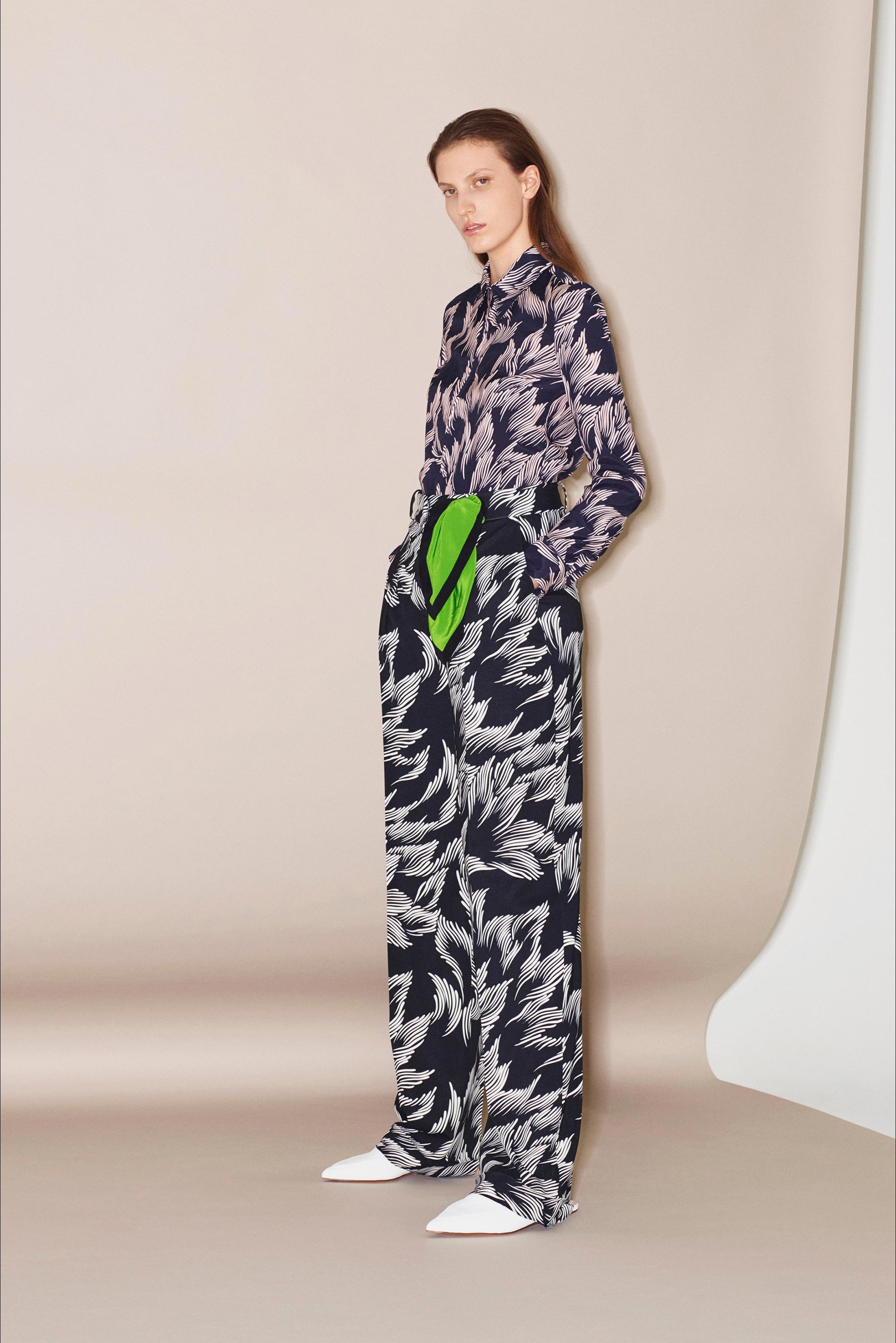 images/cast/20182000010000060=Pre Fall 2018 COLOUR'S COMPANY fabrics x=Victoria - Victoria Beckham