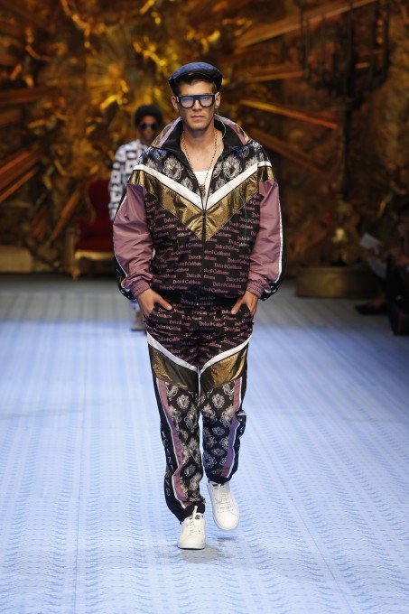 images/cast/20191000020000040=Man SS 2019 COLOUR'S COMPANY fabrics x=Dolce & Gabbana