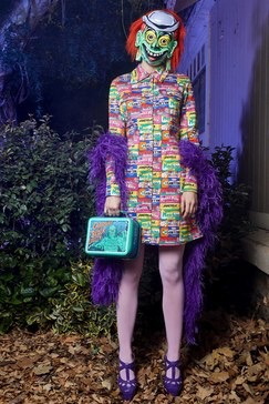 images/cast/20201000010000040=Resort 2020 COLOUR'S COMPANY fabrics x=Moschino Woman